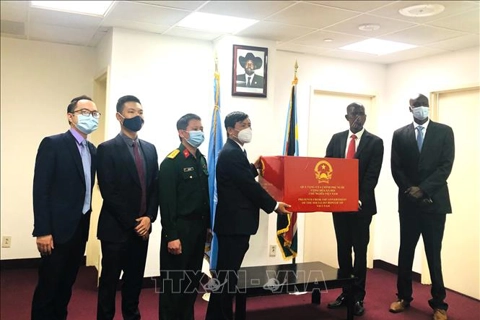 Vietnam supports South Sudan with medical equipment