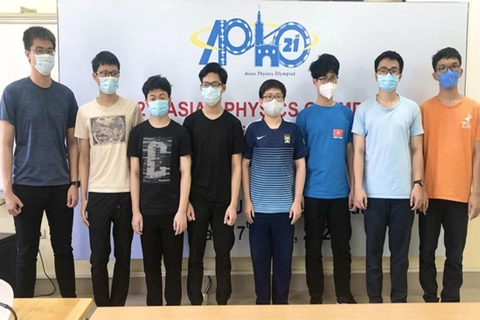 Hanoi students bag gold medals at Asian Physics Olympiad