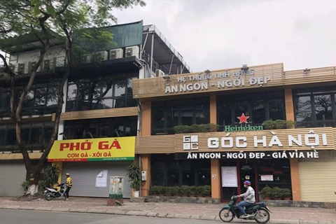 Hanoi closes restaurants and hair salons 