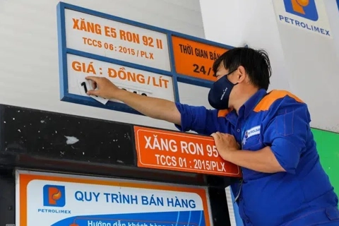 Petrol prices rise by over VND600 per liter