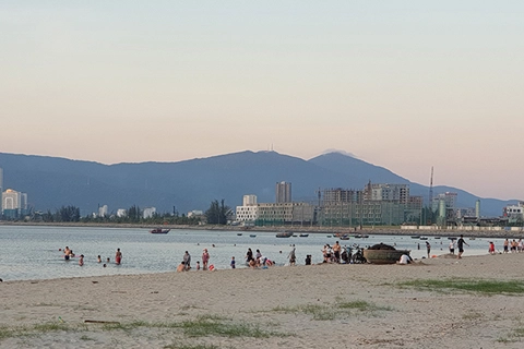 Swimming at public beaches in Danang banned amid rising Covid-19 transmissions