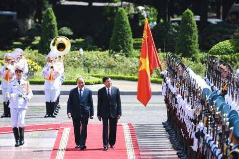 Vietnam, Laos sign series of agreements in Thongloun Sisoulith’s visit