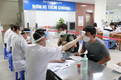 Fifty foreign correspondents vaccinated against Covid-19 in Vietnam