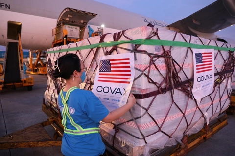 Two million US-donated Moderna vaccine doses arrive in Hanoi 