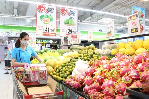 Hanoi’s supermarkets full of groceries and essentials to calm hoarding frenzy