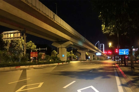 Partial lockdown creates quiet Hanoi streets at night