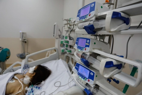 Vietnam sets up 12 intensive care units amid rising coronavirus infections 