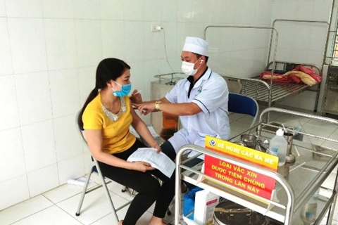 Hanoi prioritizes administering Covid-19 vaccine for ethnic minorities