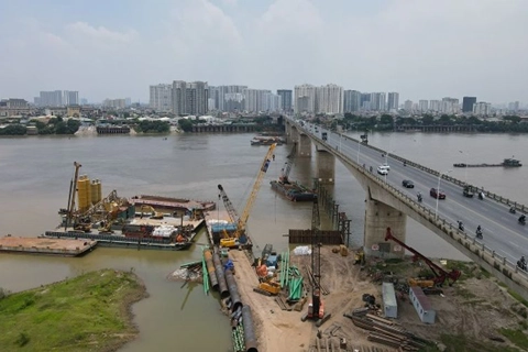 Hanoi accelerates progress of major projects under “three on-site principles”
