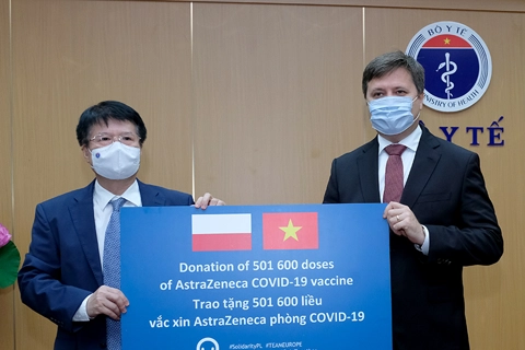 Vietnam: 1st non-European country receives Poland vaccine, medical equipment 