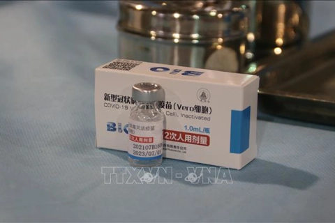 Some 200,000 doses of Vero-Cell vaccine donated by China arrive in Vietnam