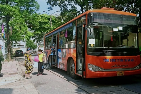 Hanoi provides supports to transport companies