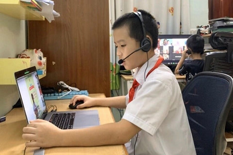PM urges MIC to support students’ online studying amid pandemic