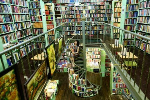 Mao Bookstore - the oldest bookstore in Dinh Le Street