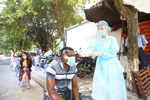 Hanoi speeds up vaccination for foreigners