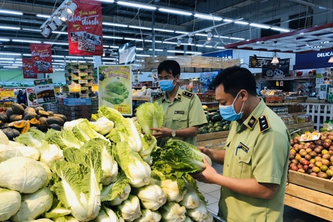 Hanoi tightens food safety inspection amid Covid-19 pandemic