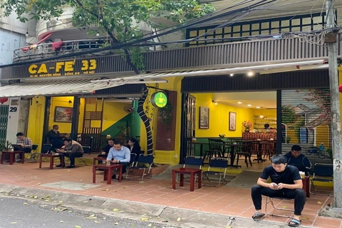 Hanoians on first day of on-site dining after social distancing