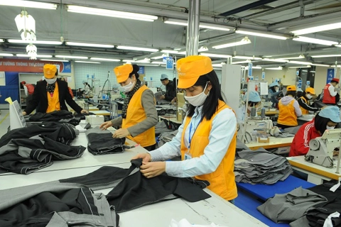 Enhancing economic competitiveness to help Vietnamese businesses regain confidence: Experts