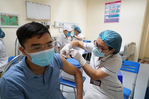 Hanoi to administer Covid-19 vaccine for adolescents next year