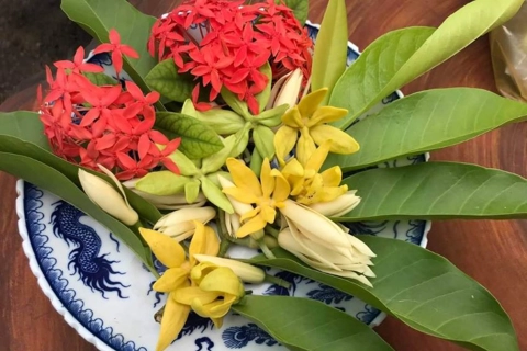 Memory-evoking flowers of an old female vendor in Hanoi’s Old Quarter