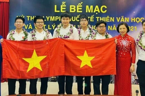 Hanoi students win medals at Int’l Olympiad on Astronomy and Astrophysics