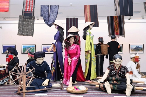 “Vietnam-Philippines: Colour of Culture” exhibition opens