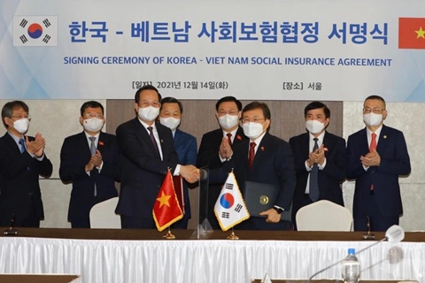 Vietnam and South Korea sign bilateral social insurance accord