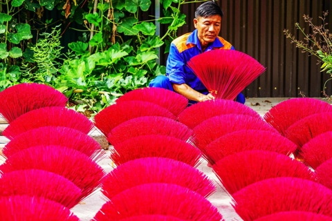 Traditional incense-making villages prepares for Tet