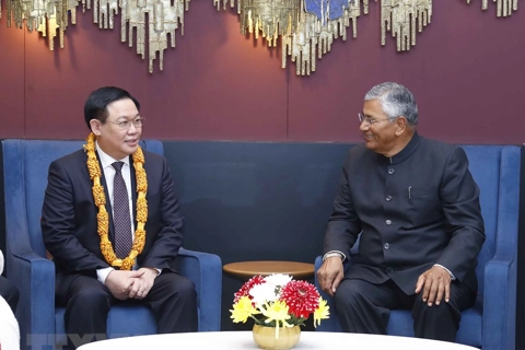 Parliament chairman arrives in New Delhi to boost Vietnam-India relations  