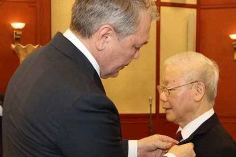 Vietnam's Party leader awarded Lenin Prize