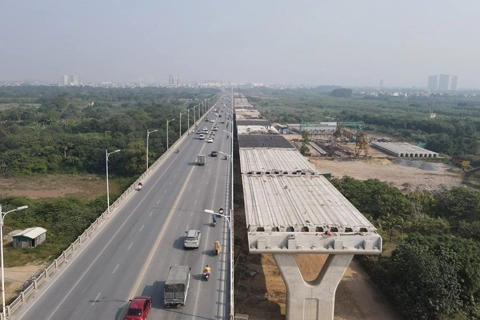 Construction of Vinh Tuy Bridge 2 accelerated
