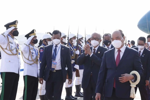 Vietnamese President arrives in Phnom Penh, being 1st guest of Cambodia in 2021 