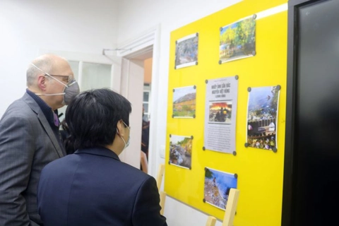 Hanoi holds exhibition on plastic waste reduction