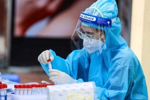 Vietnam’s health ministry lowers Covid-19 test prices amid high demand