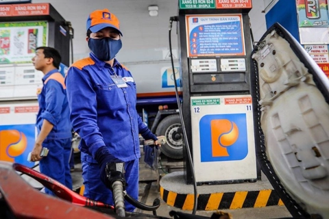 Petrol prices in Vietnam rise again, five times in three months 