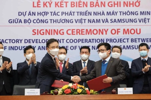 Samsung assists Vietnam in smart factory development