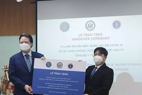Vietnam receives more US’s ultra-low freezers for vaccine storage