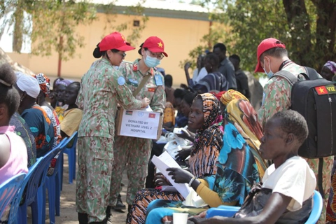 Vietnamese UN peacekeeping doctors train South Sudanese women on personal hygiene