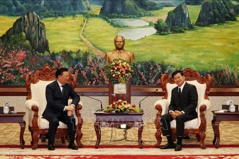 Lao leaders welcome Hanoi-Vientiane strong bond
