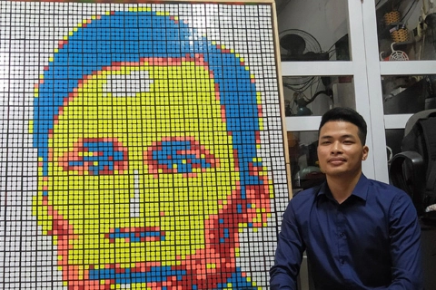 A Hanoian draws pictures with Rubik cubes