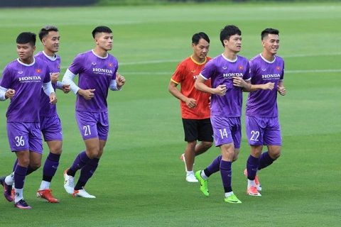 Which teams are hopefuls for SEA Games 31 Football title?