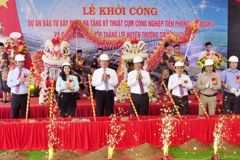 Hanoi starts construction of two industrial clusters