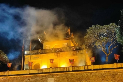 Night tour to Thang Long Imperial Citadel: National history revives  