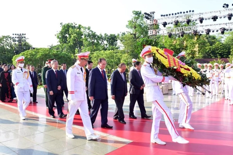 State and Hanoi leaders commemorate Heroes and Martyrs
