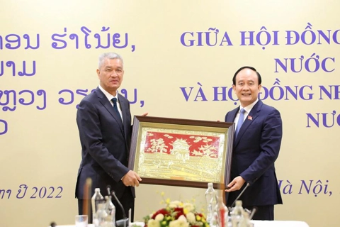 Hanoi, Vientiane share experience in improving efficiency of elected bodies