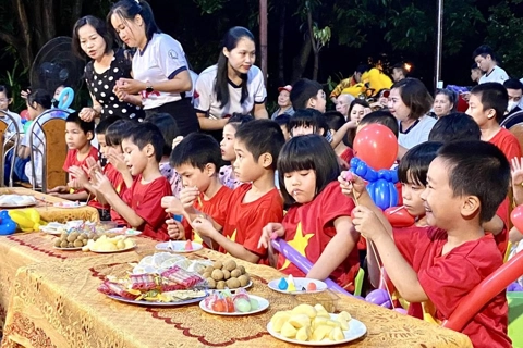 Hanoi underprivileged children enjoyed a warm Full-Moon Night 