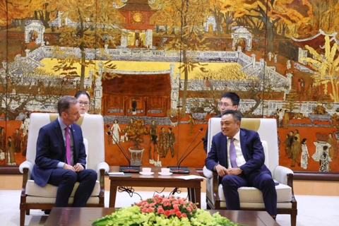 Ireland willing to share experience with Hanoi in biotechnology development