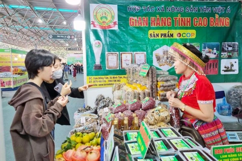 Fair promoting OCOP products underway in Hanoi