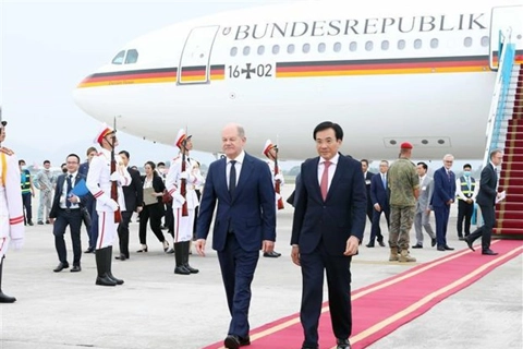 Olaf Scholz arrives in Hanoi, 1st German Chancellor trip to Vietnam in a decade