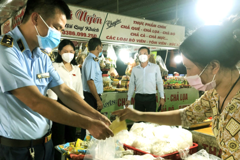 Hanoi tightens control over food safety at wet markets 